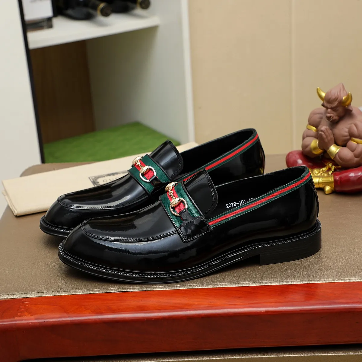 Men's shoes 💰460 💰💰Gucci official website men's business formal leather shoes update💥Hong Kong counters synchronize new styles💥completely one to one replica shipment👍zero difference in counter quality 0⃣️all made of imported first-layer cowhide on the outside with original hardware buckles➕water-dyed🐂leather lining production, color, code matching 39-44 (customized at 38.45.46)……